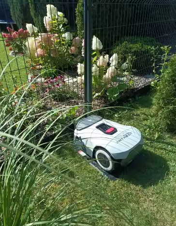 Robot Tondeuse IA Sans Fil – 900 m², RTK + 4 Caméras